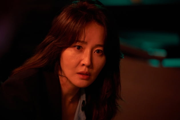  [TEN 리뷰] 온 몸에 전율, 명장면 2번…연상호가 빛은 유니크한 좀비 '방법: 재차의' 