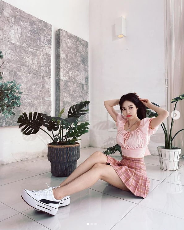 브레이브걸스 은지, 왕눈좌 요정...등에 달린 것은 리본인가 날개인가[TEN★]