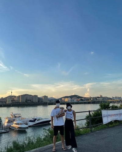 '이상화♥' 강남, "좋은일 생겨 행복한 하루"...비주얼 부부[TEN★]
