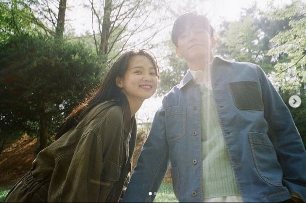 '결혼 뒤 6년 무색' 윤승아♥︎김무열, 여전히 풋풋한 커플같은 부부[TEN★]