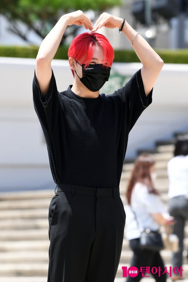 [TEN 포토] 김준수 '아더왕의 멋진하트'