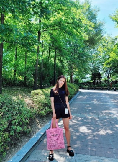 '연매출 25억 남편♥' 이시영, P사 명품으로 온 몸 휘감았네 [TEN★]