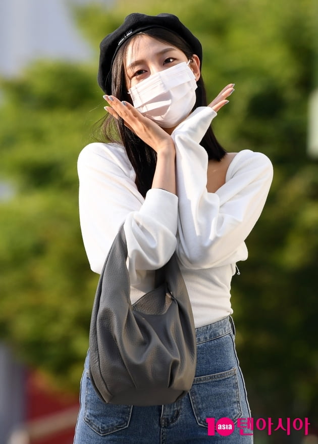 [TEN 포토] 러블리즈 정예인 '청량미 넘치는 인사'