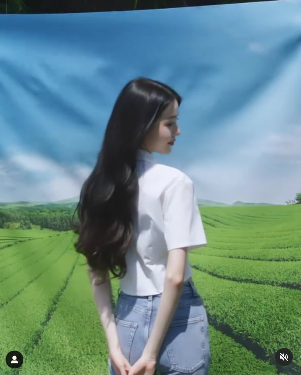 아이즈원 출신 장원영, 반만 보이는 얼굴과 바지까지 닿은 머리카락TEN★]