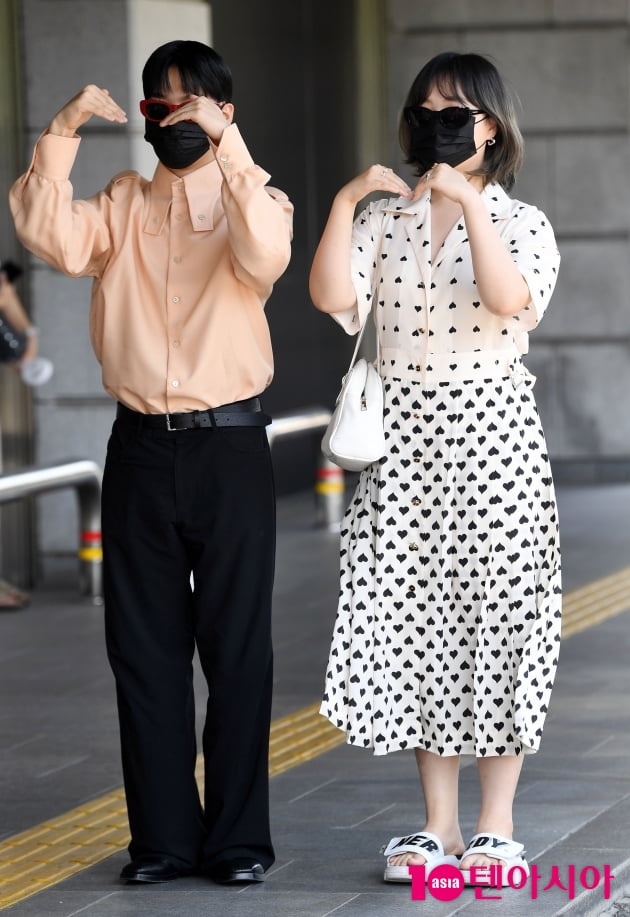 [TEN 포토] 악동뮤지션 '귀여운 현실남매...하트는 각자하기로'
