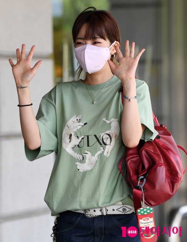 [TEN 포토] 헤이즈 '청순함 흩날리는 인사'