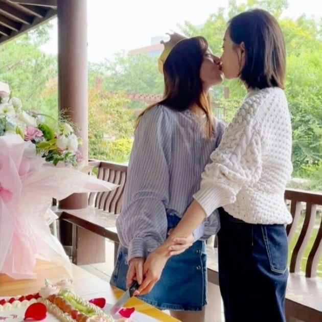 배우 왕샤오천(왼쪽)과 빅토리아/사진=웨이보 캡처