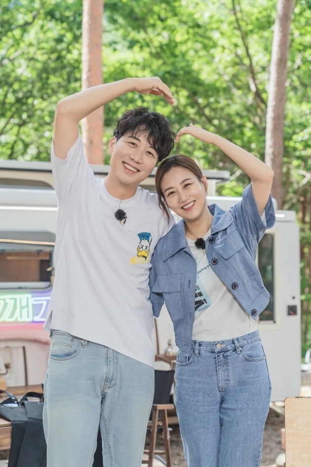 도경완, 장윤정 부부./사진제공=LG헬로비전