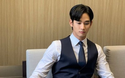 김수현, 수트 입었을 뿐인데…멋짐이란 게 폭발했다 [TEN★]