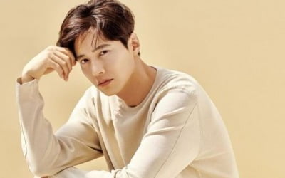 '이나영♥' 원빈, 세월도 비껴가는 45세 애아빠의 비주얼 [TEN★]