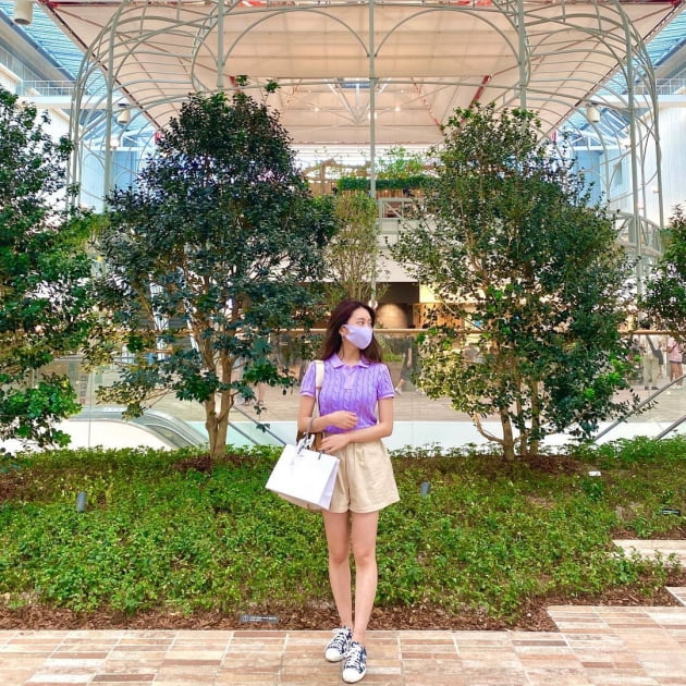  '이지훈 14살 연하♥' 아야네, 25만원대 H사 숄더백 메고 "최애" [TEN★]