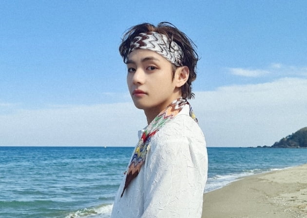 방탄소년단 뷔, 아이돌 교과서답네…"롤모델" 후배들 고백 이어져