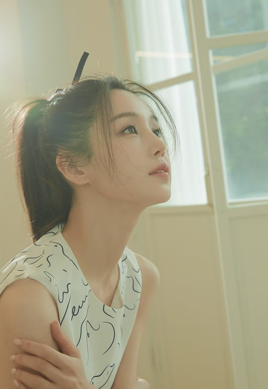 남규리,&#160;햇살&#160;머금은&#160;백옥피부+숨멎&#160;분위기&#160;'무결점&#160;미모' [화보]
