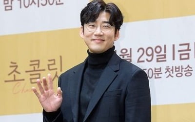 [태유나의 넷추리] "혼인신고 먼저" 품절남 된 윤계상, 그의 로맨스와 파격 담은 넷플릭스作[TEN리뷰]