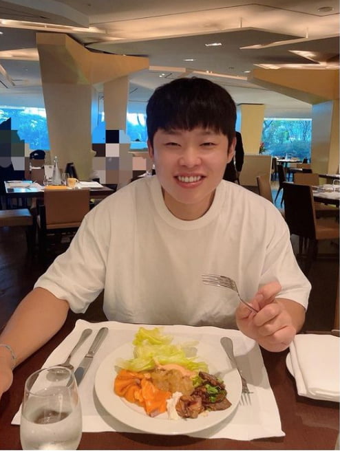 '윤승열♥' 김영희, 5성급 호텔 뷔페 미소가 절로...홍현희가 보내준 선물[TEN★]