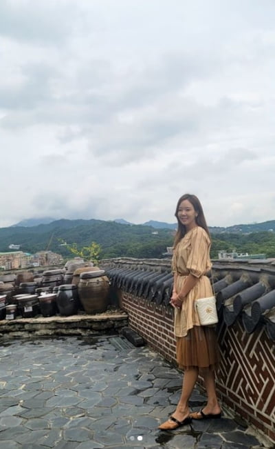 '백종원♥' 소유진, 흐린날도 우아하네…G사 미니백으로 포인트 [TEN★]