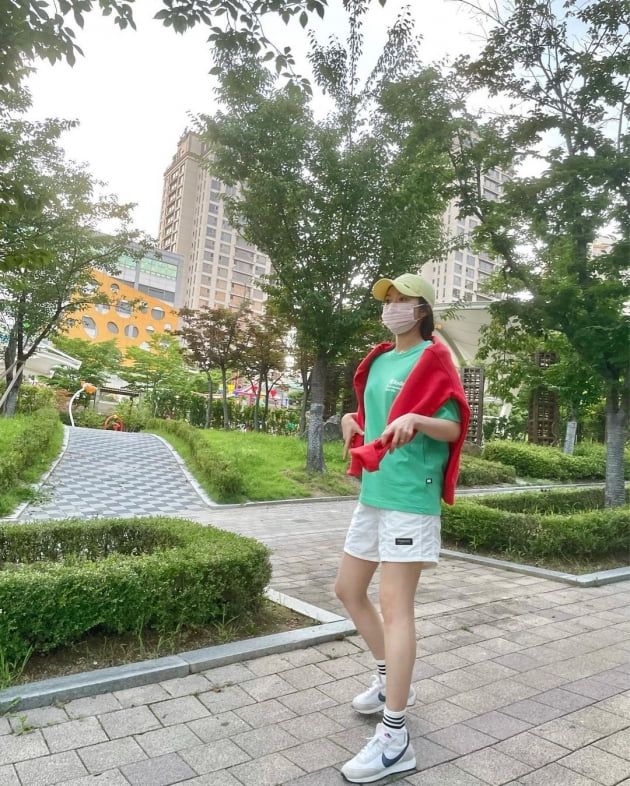  '전진♥' 류이서, 신호등 패션…의도치 않은 '안전제일' [TEN★]