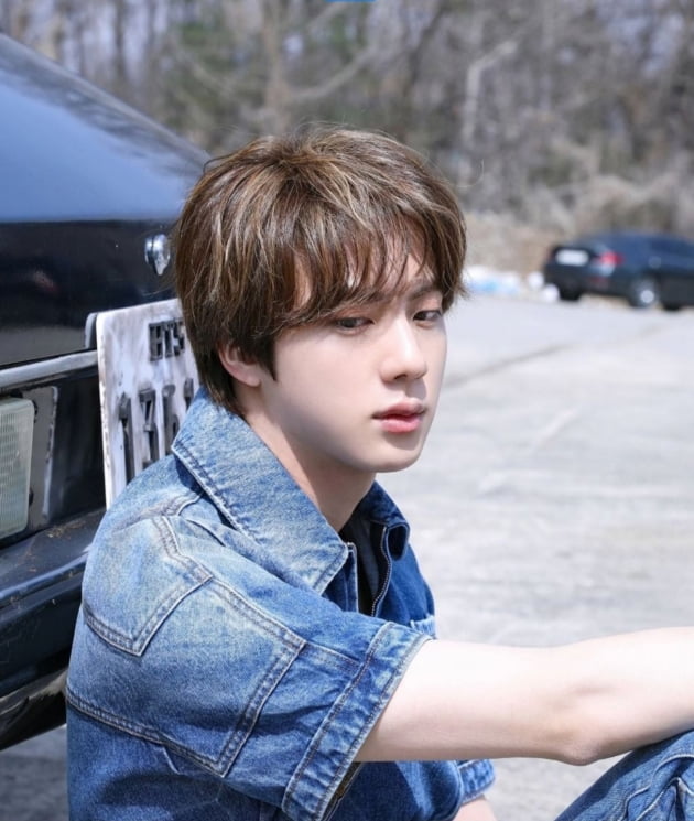 방탄소년단 진, 빈티지 캠에서도 숨겨지지 않는 청량美 발산