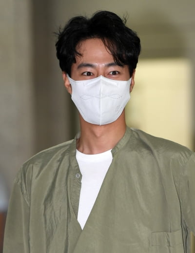[TEN 리뷰] 조인성, '모가디슈' 찰진 욕…"말 안 듣는 후배 있으면 욕해" ('12시에 만납시다')[종합]