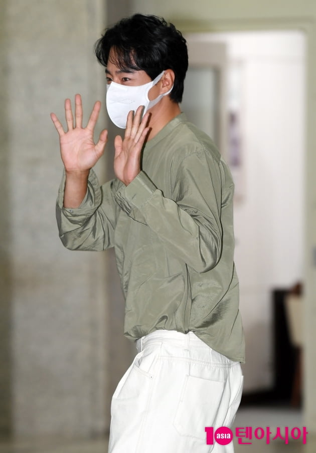 [TEN 포토] 조인성 '우수에 젖은 눈망울'