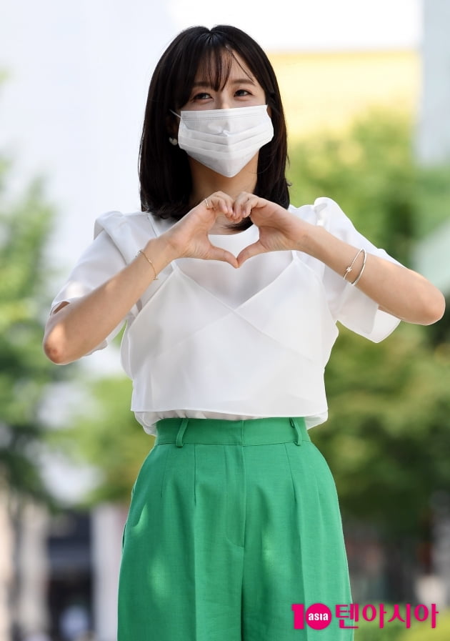 [TEN 포토] 은가은 '하트 뿌려요'