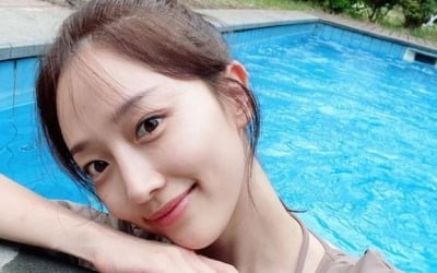 표예진, 수영장에 나타난 상큼 요정…즐거운 물놀이 한바탕 [TEN★]