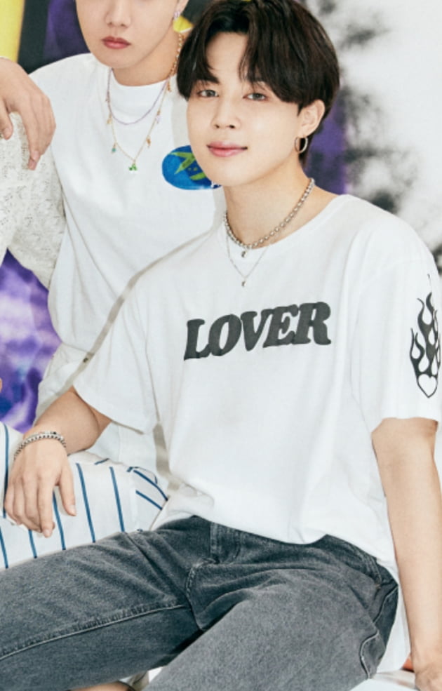 '또 품절' 방탄소년단 지민, 위버스 매거진 단체사진 티셔츠 매진..믿고 보는 지민효과