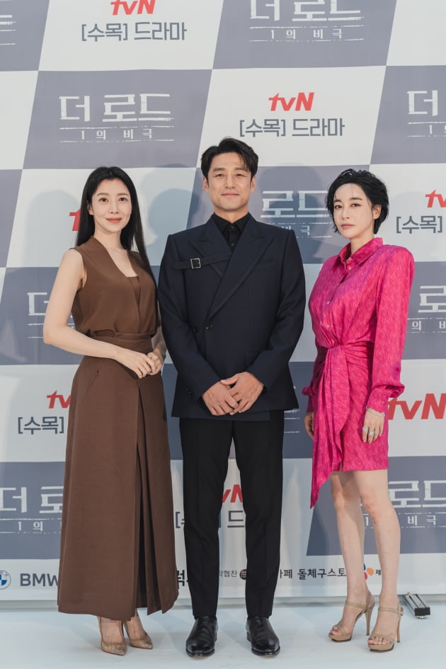 배우 윤세아(왼쪽부터), 지진희, 김혜은이 4일 오후 온라인 생중계된 tvN 새 수목드라마 '더 로드 : 1의 비극'(이하 '더 로드') 제작발표회에 참석했다. /사진제공=tvN