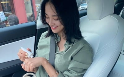 이주연, 명품H사 토트백 들고 7천만원 테슬라 동승 "데이트" [TEN★]