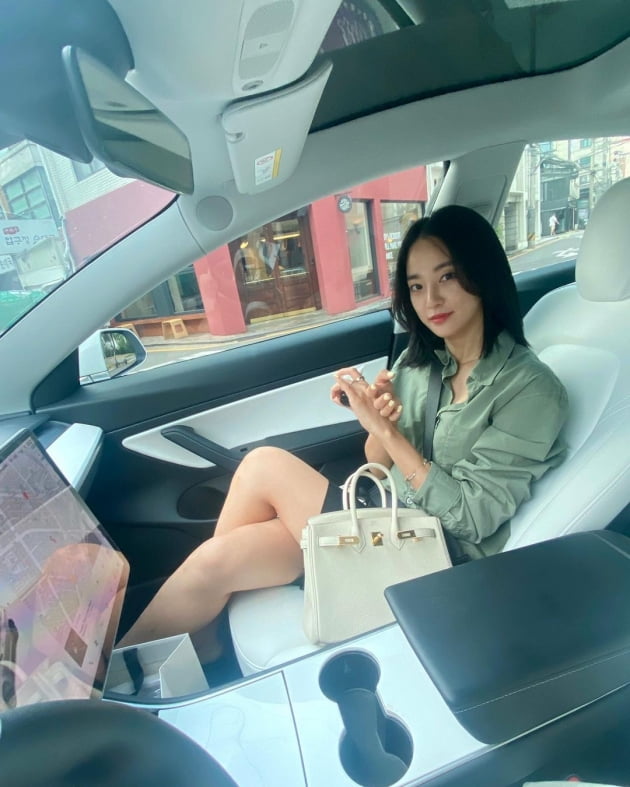 이주연, 명품H사 토트백 들고 7천만원 테슬라 동승 "데이트" [TEN★]