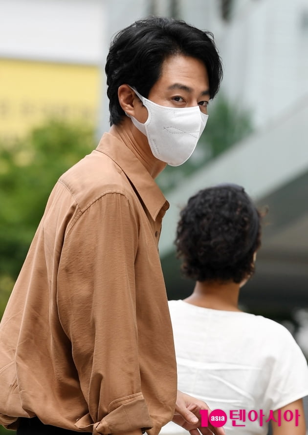 [TEN 포토] 조인성 '이 눈빛에 반한다'