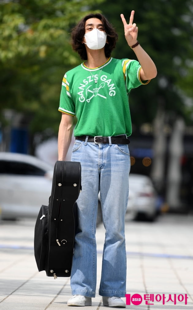 [TEN 포토] 잔나비 최정훈 '귀엽게 브이~'