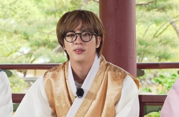‘내가 왕이 될 상인가’ 방탄소년단 진, 한달만에 돌아온 달방 조선시대 관상가로 변신