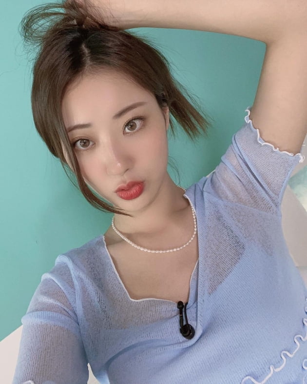 '170cm·51kg' 경리, 드러낸 목선+셀프 윙크 '치명적 매력' [TEN★]