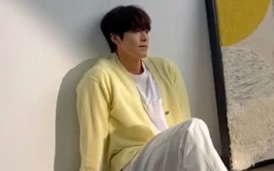 '신민아♥' 김우빈, 레몬청보다 스윗한 매너 다리 [TEN★]