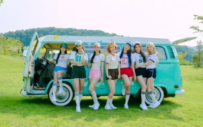 [공식] 위클리, 잘 나가네…'Play Game : Holiday' 초동 자체 최로 기록 경신