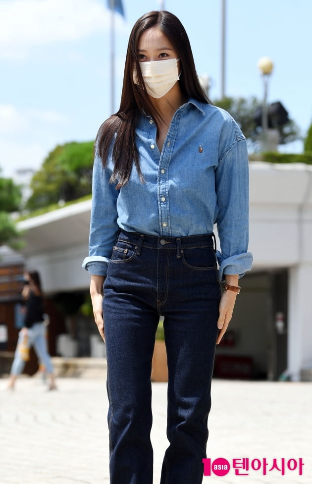 [TEN 포토] 정수정 '소멸할 듯 한 얼굴...마스크가 너무 커'
