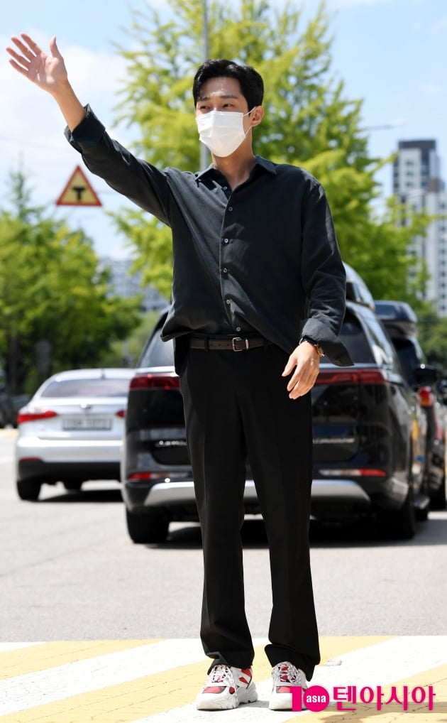 [TEN 포토] 진영 '시크한 올 블랙'