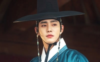 '홍천기' 안효섭, 첫 촬영 스틸…붉은 눈+오묘한 분위기