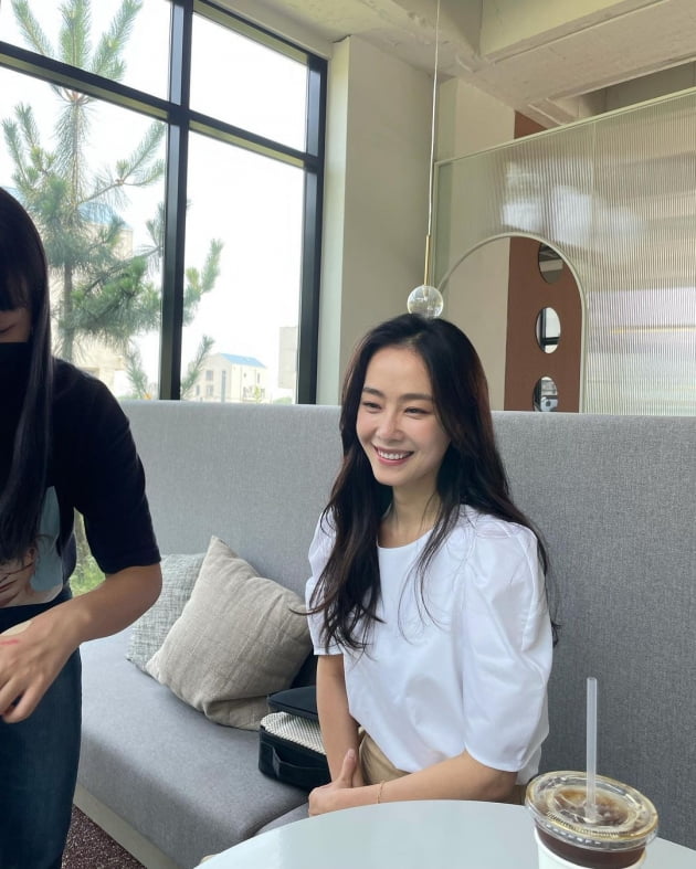 '새댁' 홍수현, 마네킹인 줄 착각하겠네…청순+단아 비주얼 [TEN★]