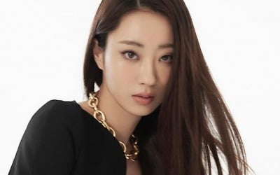 '170cm·51kg' 경리, 휘감은 골드 쇠사슬…강렬+고혹 [TEN★]