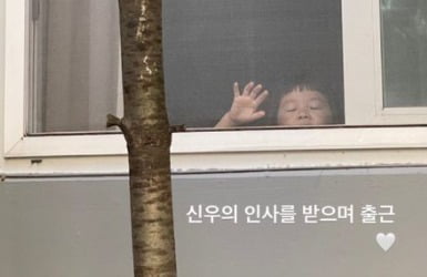 김나영, 싱글맘 고충 느껴지네…눈도 못 뜬 아들 두고 무거운 발걸음 [TEN★]