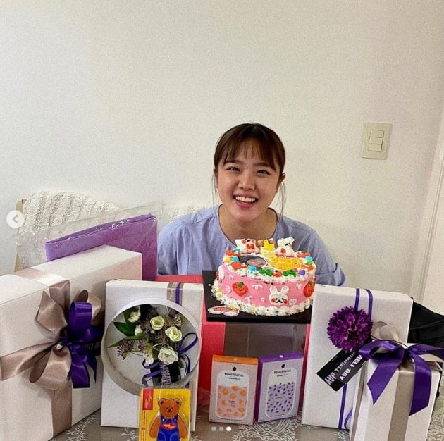 김향기, 생일 선물이 테이블에 한 가득..."축하해주신 모든분들께 감사"[TEN★]