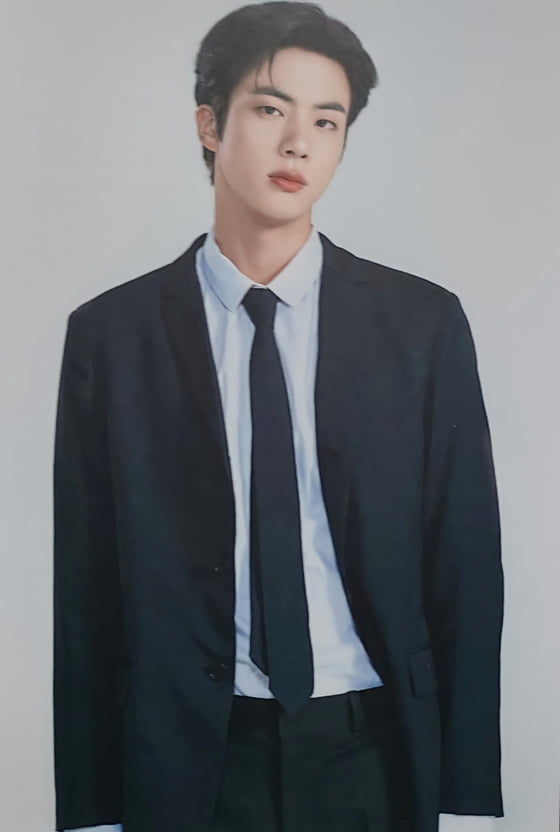 방탄소년단 진, 장르를 뛰어넘는 예술가들의 뮤즈 '큐브 아트'로 재탄생