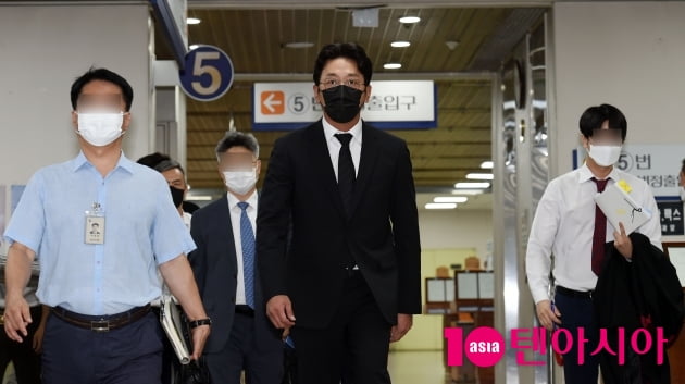 '450억 부동산 재벌' 하정우, '경제적 손실'이라는 옹색한 읍소 [TEN 이슈]
