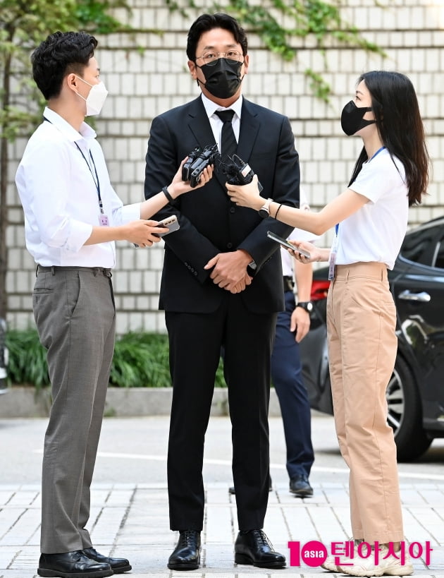 [TEN 포토] '프로포폴 불법 투약 혐의' 하정우 '성실히 조사에 임하겠다'