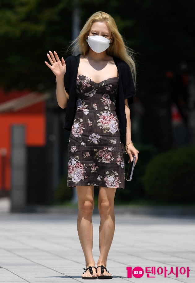 [TEN 포토] 효연 '러블리 한겹 벗고 시크도도...'