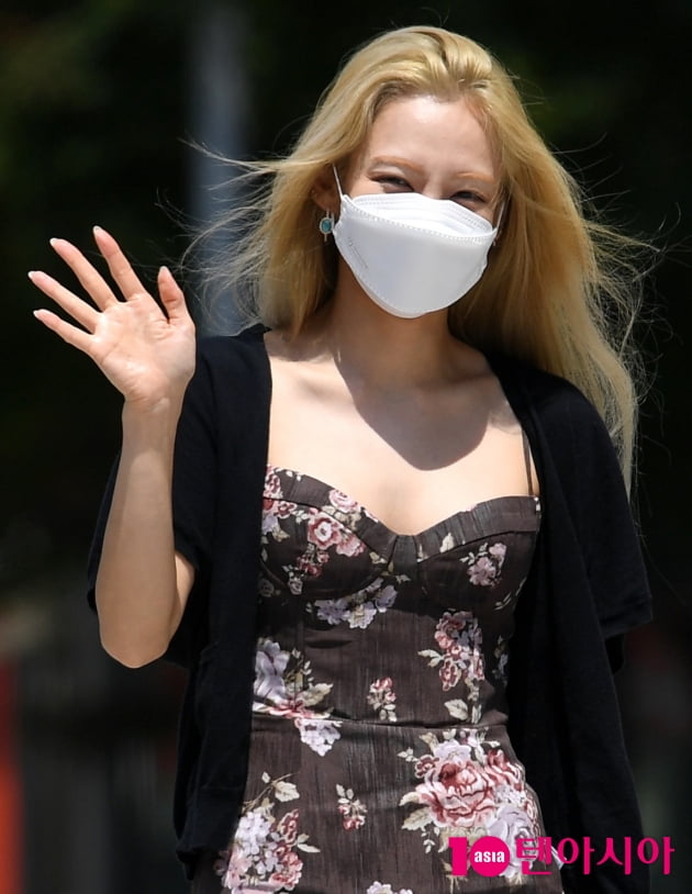 [TEN 포토] 효연 '햇빛에 더해진 이쁨'