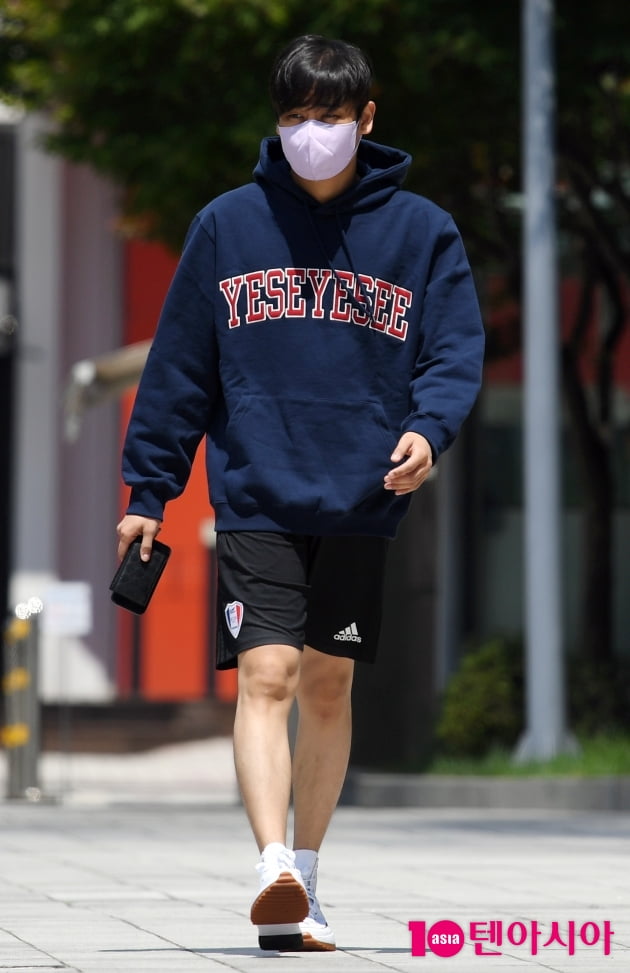 [TEN 포토] 박재정 '상의는 겨울...하의는 여름'