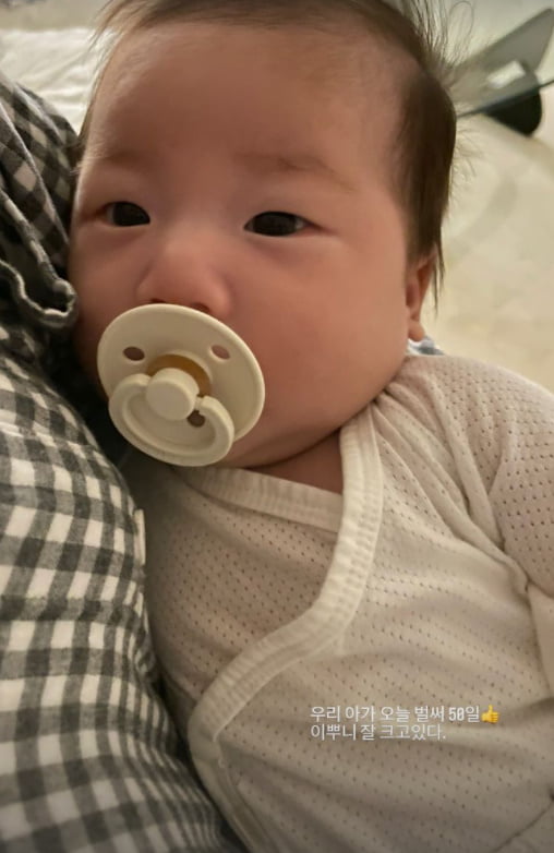 '검사♥'한지혜, 우리 딸 생후 50일...토끼 같은 이뿌니[TEN★]